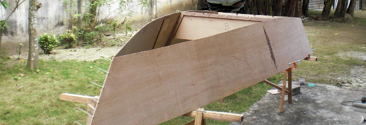 This is how the boat looks like, before we put the bottom panel on it